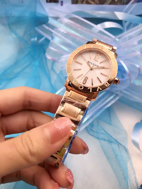 ブルガリ時計正面デザイン